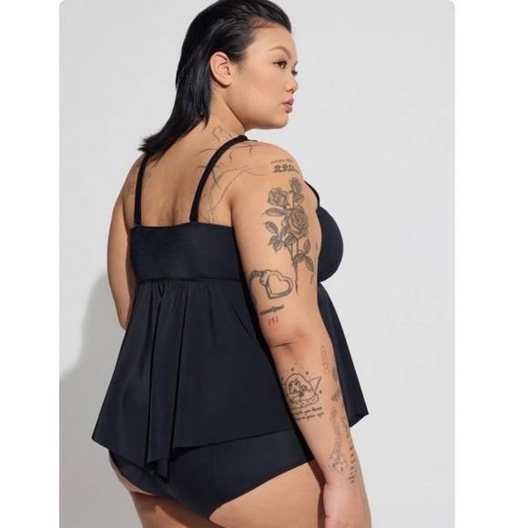 Torrid 4 Wireless V-Neck Tankini swimsuit top - Picture 3 of 8